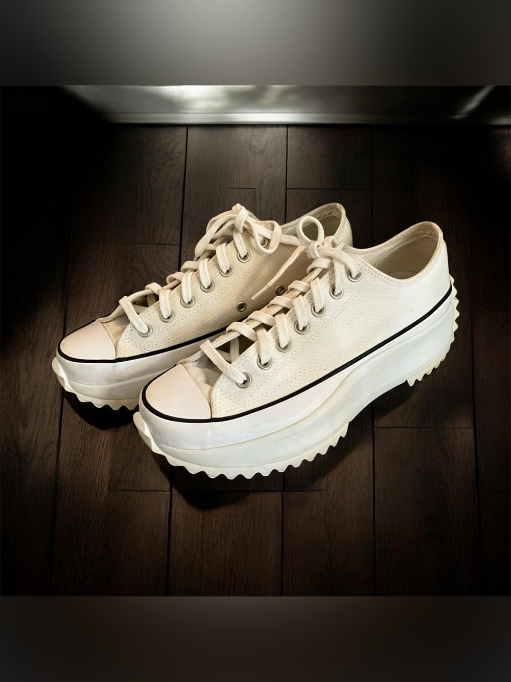 LIKE NEW! IN EXCELLENT CONDITION! CONVERSE RUN STAR LOW TOP 2”PLATFORM SNEAKERS